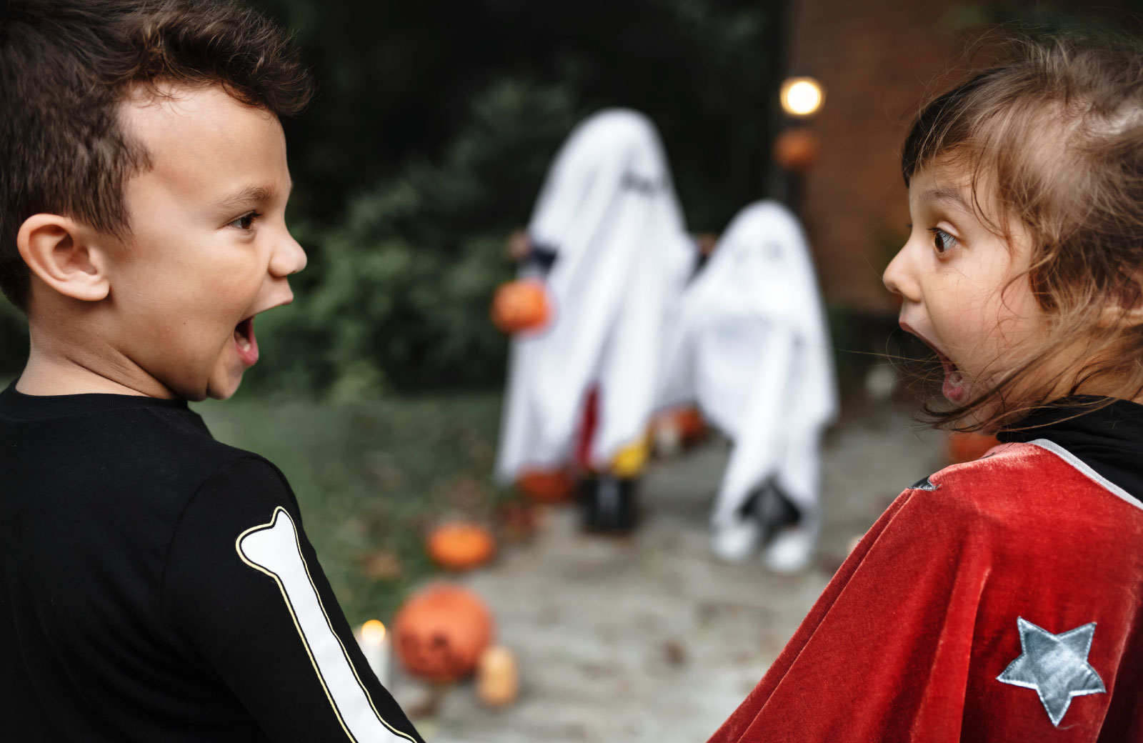 kids looking scared trick or treating