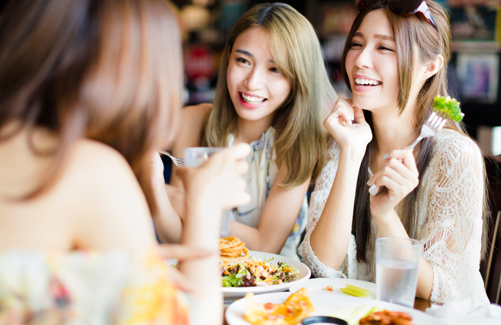 3 girlfriends out for dinner in Bellevue WA - Hyde Square Apts