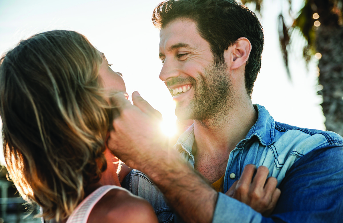 Alder - luxury apartments for rent in Northridge CA - Couple enjoying the daylight