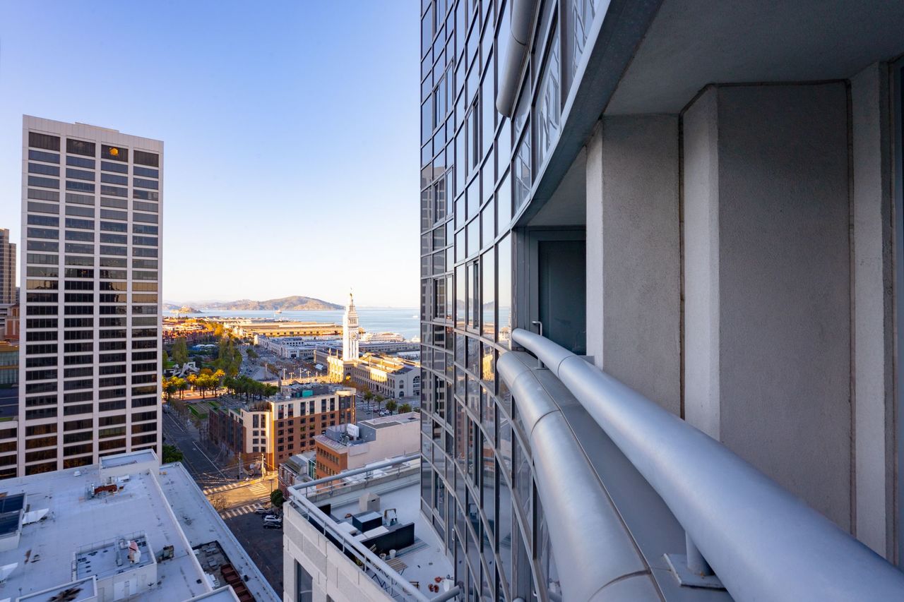 View of SF Apartment Near the Financial District: Towers at Rincon