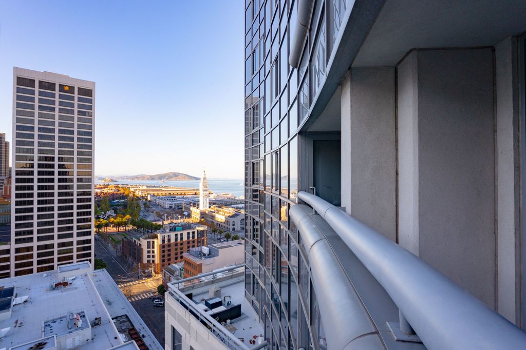 SF Apartment Near the Financial District: Towers at Rincon