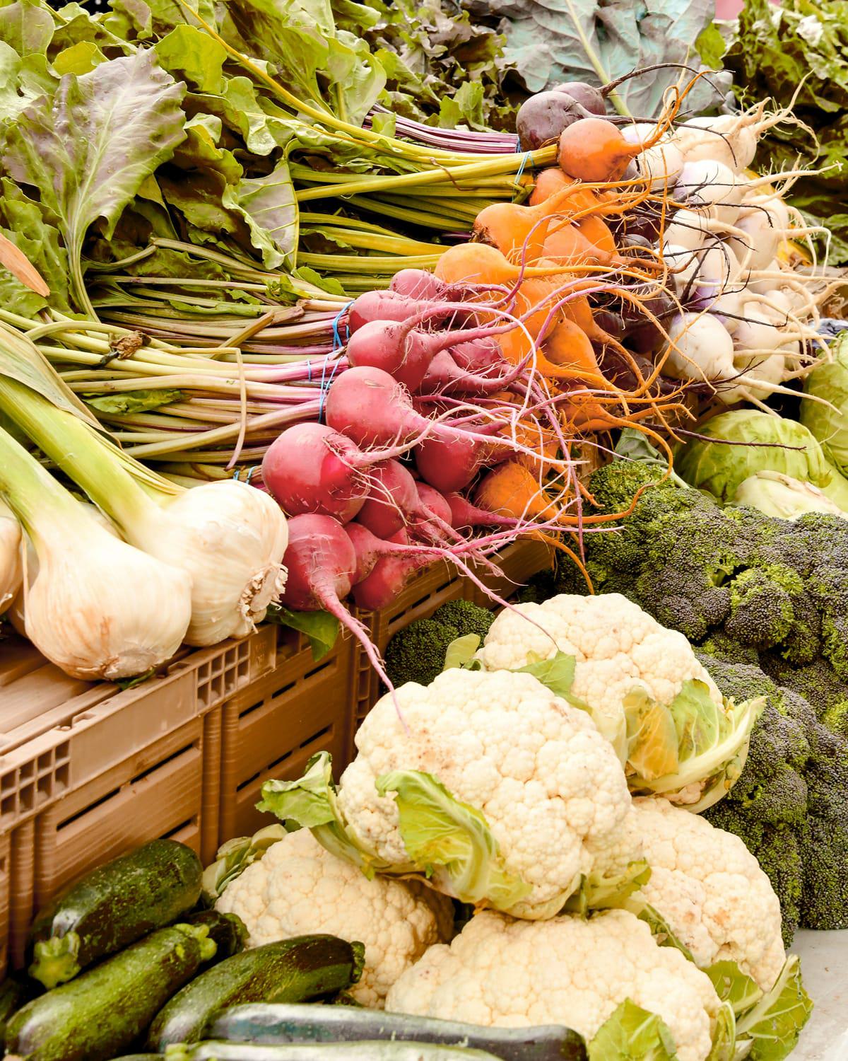 fresh vegetables and produce, representing great grocery options in burlingame