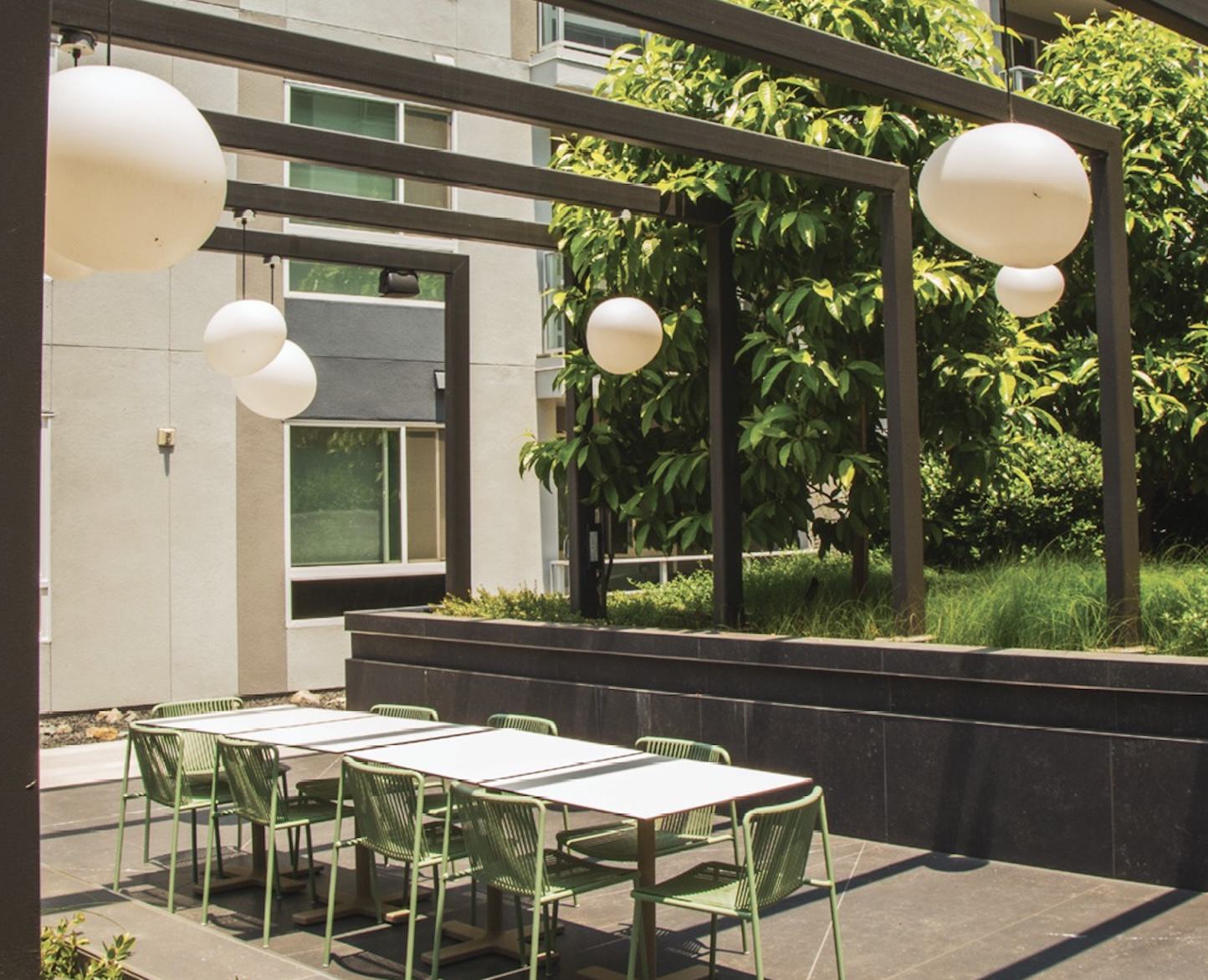West Adams / Culver City Apartments with BBQ Grill / Outdoor Dining - VOZ