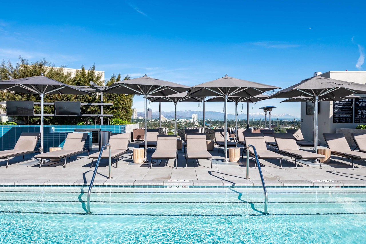 Beautiful view of Luxury High Rise Apartments With Rooftop Bars