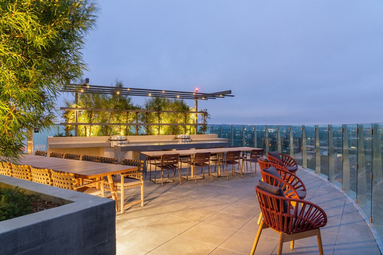 Outdoor Kitchens, BBQ, & Dining at Linea: West LA Luxury Apartments