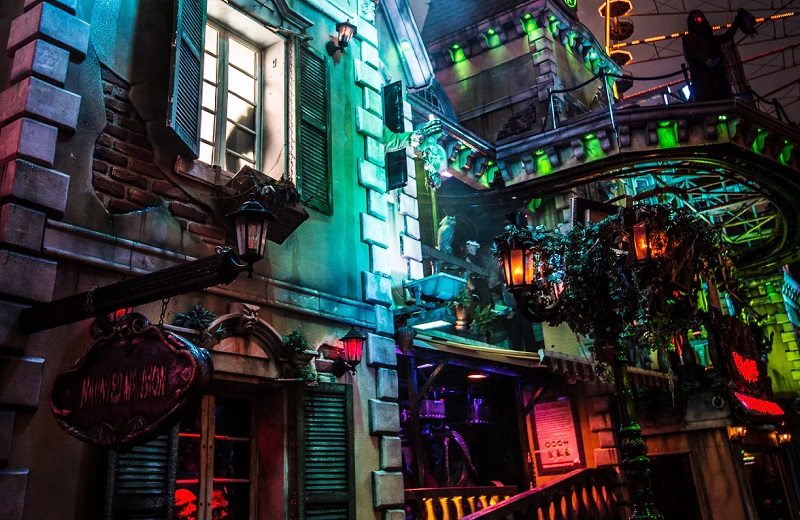 the exterior of a haunted house - Apts in LA The Madrid