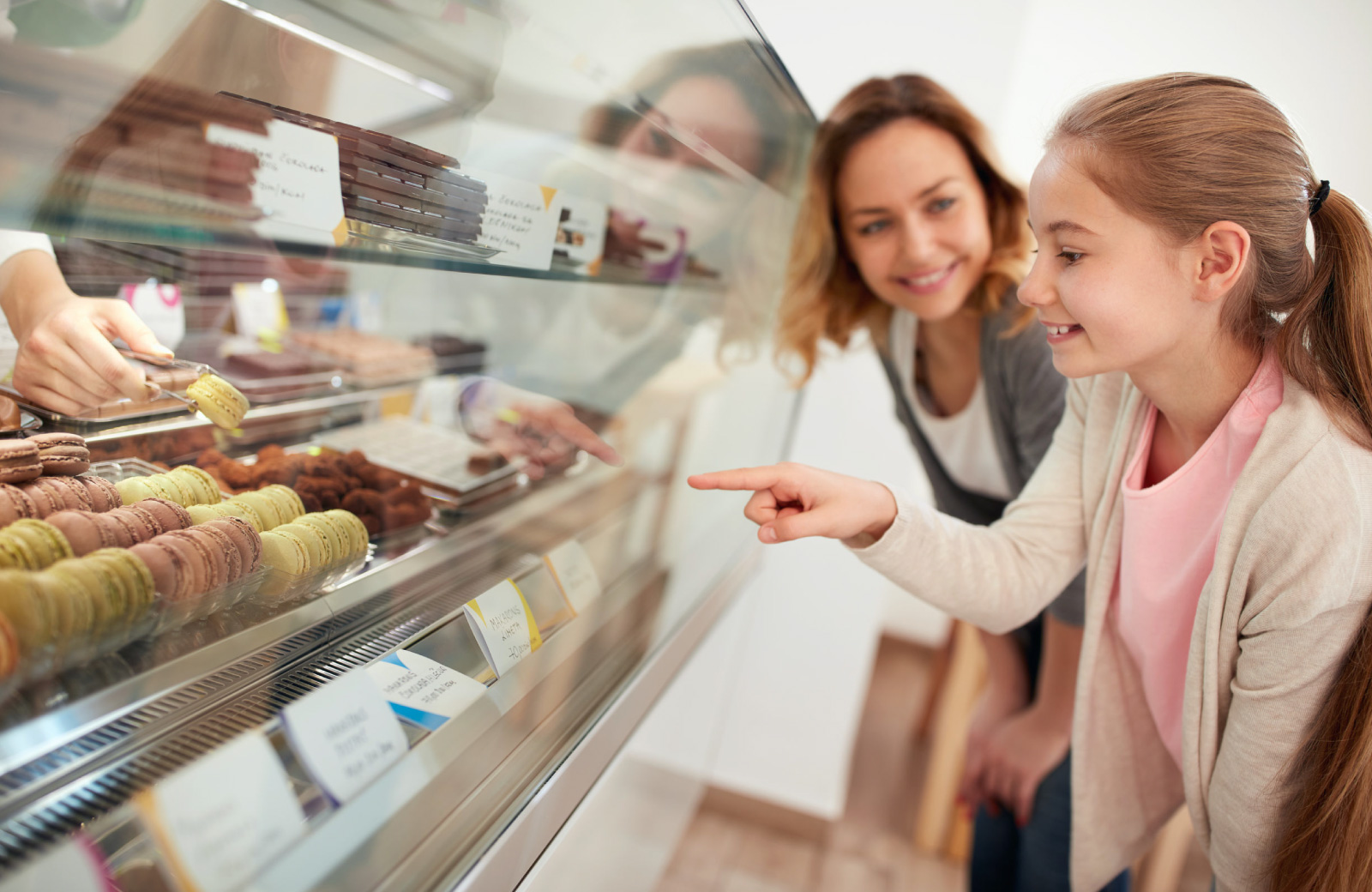 girl pointing to cookies