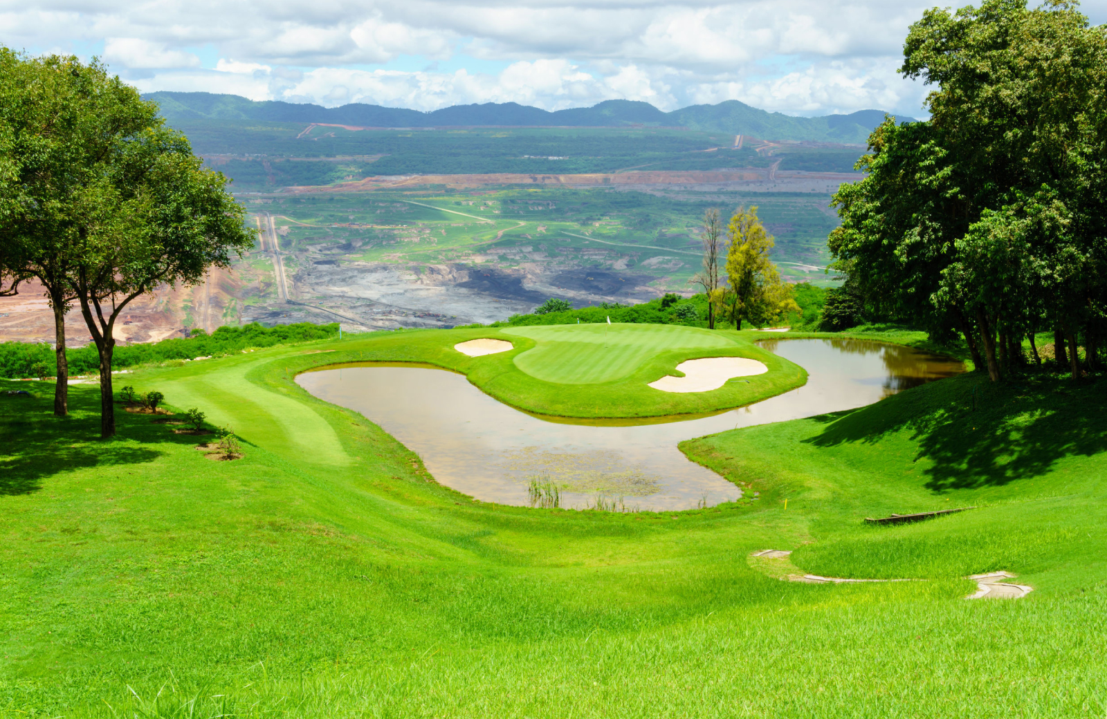aerial view of Bellevue Golf Course hole with sand traps and pond - Hyde Square Apts