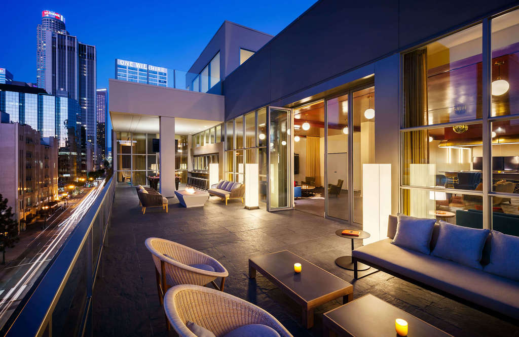 DTLA Apartments w Rooftop Deck, Pool & More Eighth & Grand